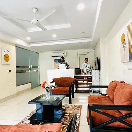 Bluo Studio2 Golf Course Road - Gym, Terrace Garden غورغاون المظهر الخارجي الصورة