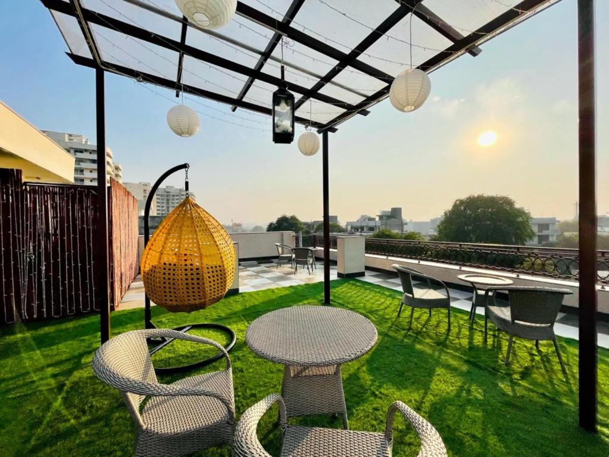 Bluo Studio2 Golf Course Road - Gym, Terrace Garden غورغاون المظهر الخارجي الصورة
