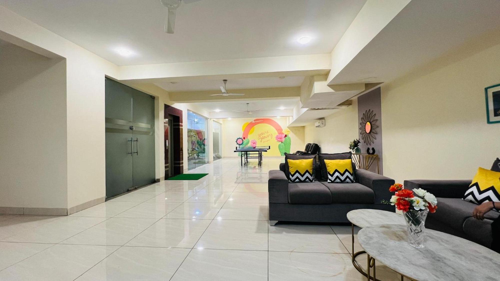 Bluo Studio2 Golf Course Road - Gym, Terrace Garden غورغاون المظهر الخارجي الصورة