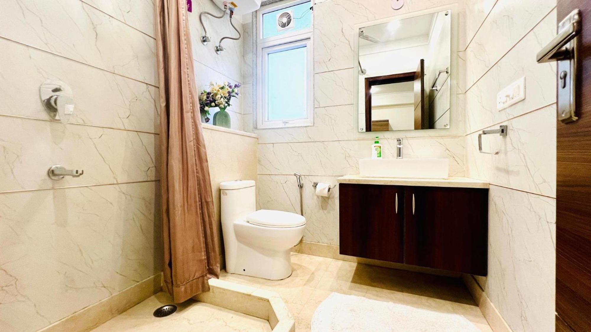 Bluo Studio2 Golf Course Road - Gym, Terrace Garden غورغاون المظهر الخارجي الصورة