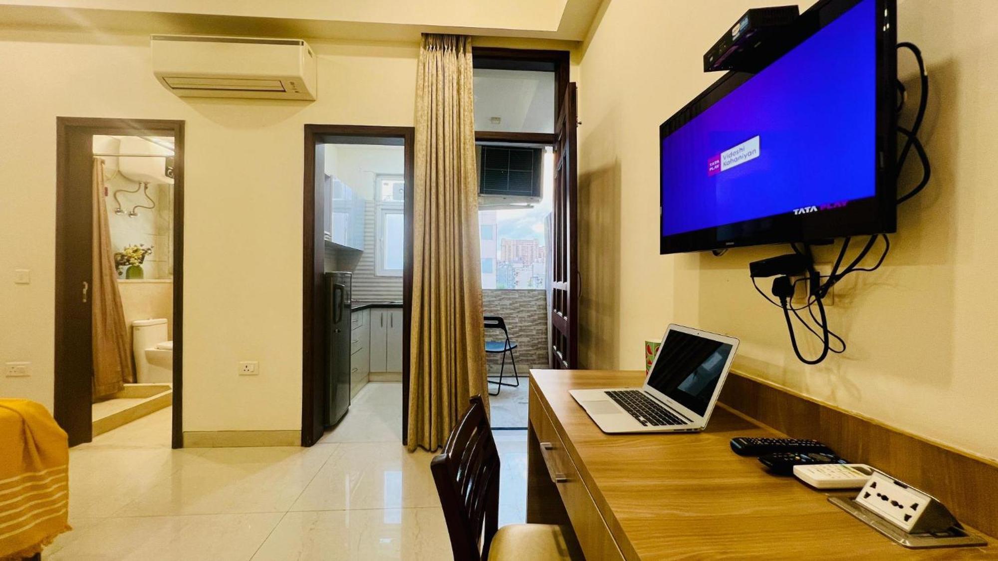 Bluo Studio2 Golf Course Road - Gym, Terrace Garden غورغاون المظهر الخارجي الصورة